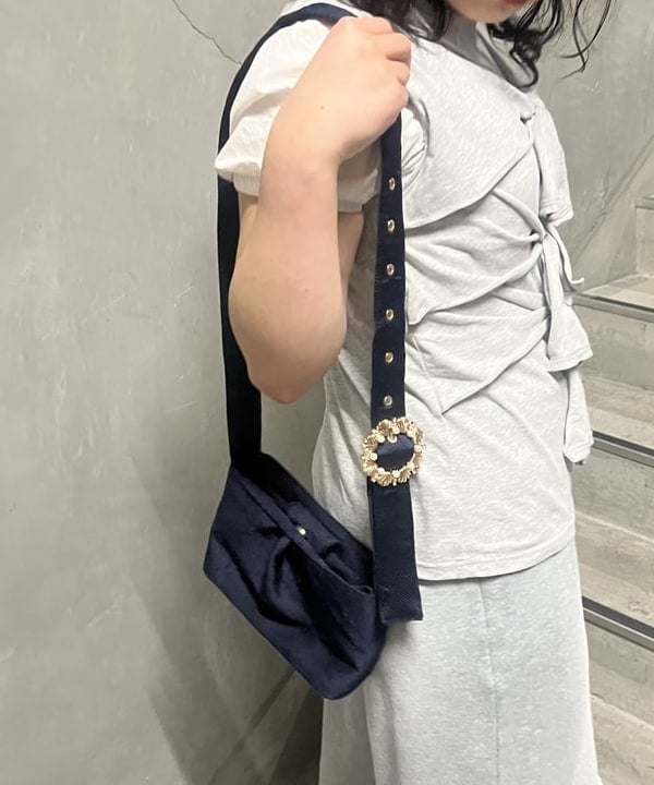 星野 真依さんの「BEAMS WOMEN｜フロント リボン ノースリーブ トップス」を使ったコーディネート