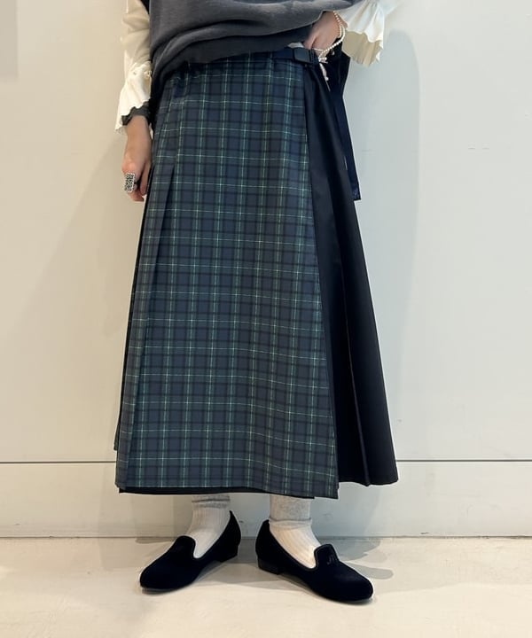 清水 彩乃さんの「BEAMS WOMEN｜【別注】BOWWOW / カットオフ スウェット」を使ったコーディネート