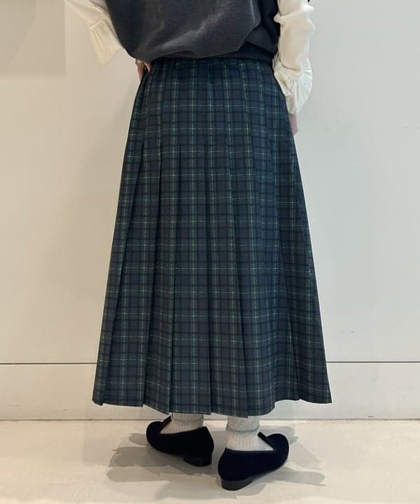 清水 彩乃さんの「BEAMS WOMEN｜【別注】BOWWOW / カットオフ スウェット」を使ったコーディネート