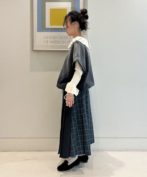 清水 彩乃さんの「BEAMS WOMEN｜【別注】BOWWOW / カットオフ スウェット」を使ったコーディネート