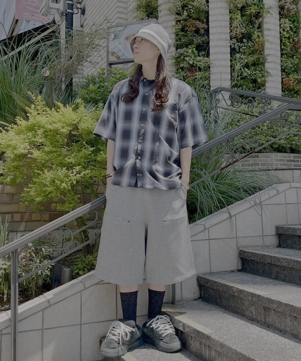 こたろうさんの「BEAMS WOMEN｜【別注】NULL TOKYO / SWEAT W-KNEE SHORTS」を使ったコーディネート