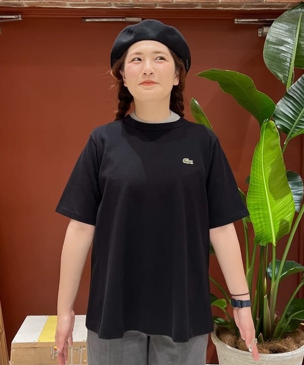 エノモト アミさんの「BEAMS WOMEN｜【別注】LACOSTE / ヘビー ピケ Aライン Tシャツ」を使ったコーディネート