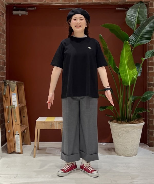 エノモト アミさんの「BEAMS WOMEN｜【別注】LACOSTE / ヘビー ピケ Aライン Tシャツ」を使ったコーディネート