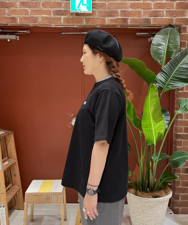 エノモト アミさんの「BEAMS WOMEN｜【別注】LACOSTE / ヘビー ピケ Aライン Tシャツ」を使ったコーディネート