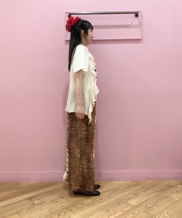 晶さんの「BEAMS WOMEN｜フリンジ ファー タイトスカート」を使ったコーディネート