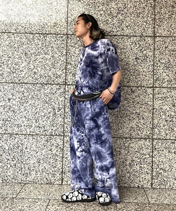 菊田 悠さんの「BEAMS WOMEN｜【別注】NEEDLES / ベロア Uネック Tシャツ」を使ったコーディネート