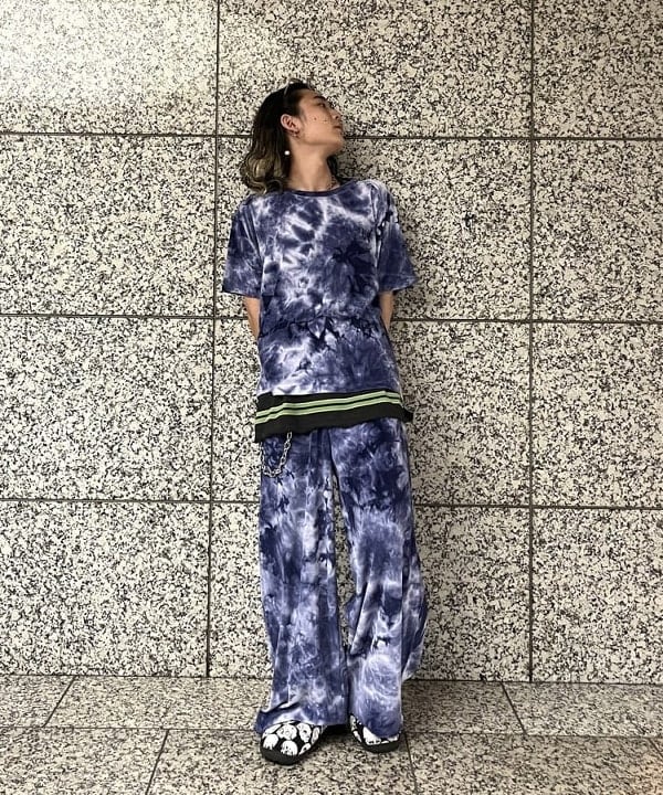 菊田 悠さんの「BEAMS WOMEN｜【別注】NEEDLES / ベロア Uネック Tシャツ」を使ったコーディネート