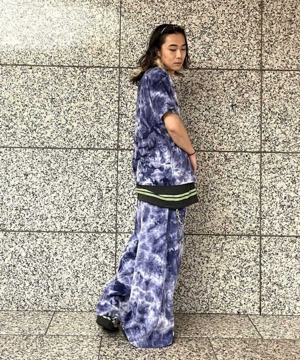 菊田 悠さんの「BEAMS WOMEN｜【別注】NEEDLES / ベロア Uネック Tシャツ」を使ったコーディネート