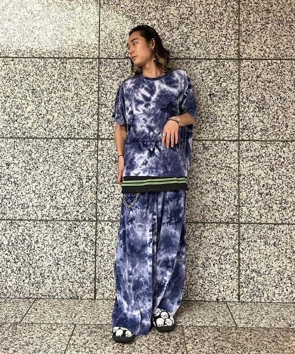 菊田 悠さんの「BEAMS WOMEN｜【別注】NEEDLES / ベロア Uネック Tシャツ」を使ったコーディネート