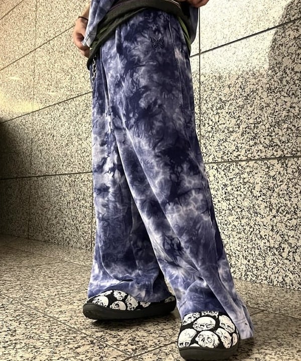 菊田 悠さんの「BEAMS WOMEN｜【別注】NEEDLES / ベロア Uネック Tシャツ」を使ったコーディネート