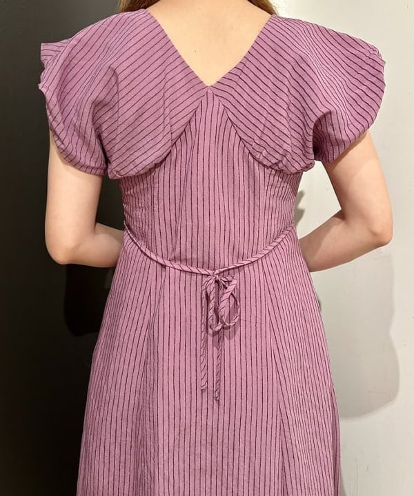 早川 萌子さんの「BEAMS WOMEN｜ストライプ フレンチパフ スリーブ ワンピース」を使ったコーディネート