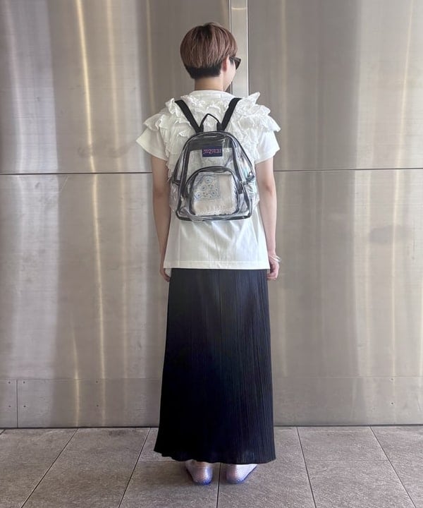 みりさんの「〈WOMEN〉FUJI ROCK FESTIVAL'25 / UENO KOSEI Hello, It&rsquo;s me T-SHIRT」を使ったコーディネート