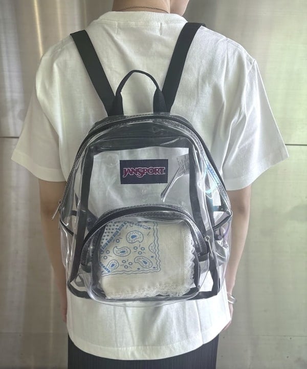 みりさんの「〈WOMEN〉FUJI ROCK FESTIVAL'25 / UENO KOSEI Hello, It&rsquo;s me T-SHIRT」を使ったコーディネート