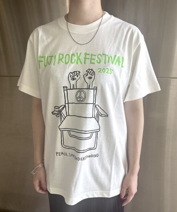 みりさんの「〈WOMEN〉FUJI ROCK FESTIVAL'25 / UENO KOSEI Hello, It&rsquo;s me T-SHIRT」を使ったコーディネート