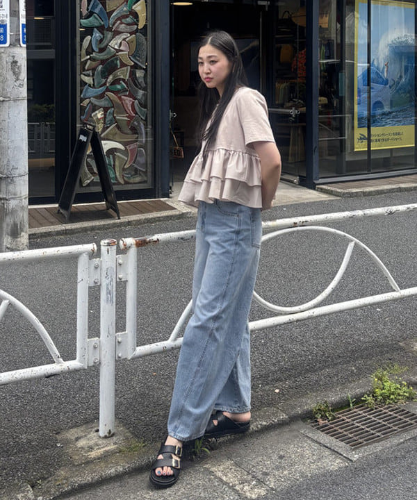 ayaさんの「BEAMS WOMEN｜ティアード キリカエ クルーネック Tシャツ」を使ったコーディネート