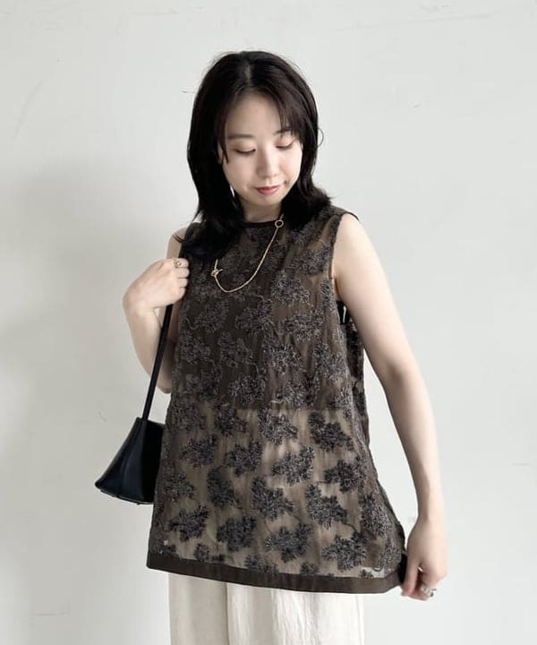 大川 美咲さんの「BEAMS WOMEN｜モールヤーン フラワー ブラウス」を使ったコーディネート