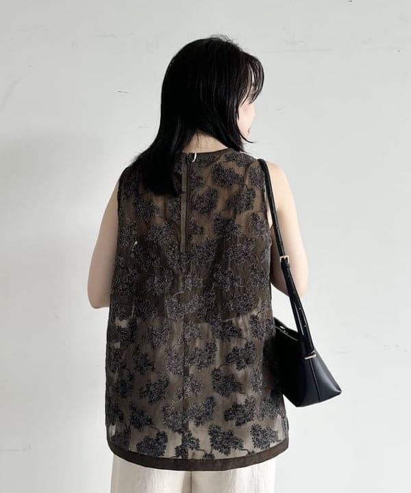 大川 美咲さんの「BEAMS WOMEN｜モールヤーン フラワー ブラウス」を使ったコーディネート