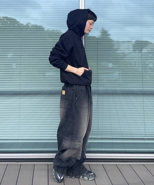 マツミヤさんの「BEAMS WOMEN｜ワイドストレート ダック ダブルニー カーゴパンツ」を使ったコーディネート