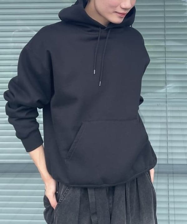 マツミヤさんの「BEAMS WOMEN｜ワイドストレート ダック ダブルニー カーゴパンツ」を使ったコーディネート