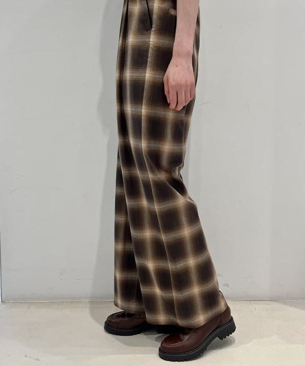 神坂 莉子さんの「BEAMS WOMEN｜ロング ファー バッグ」を使ったコーディネート