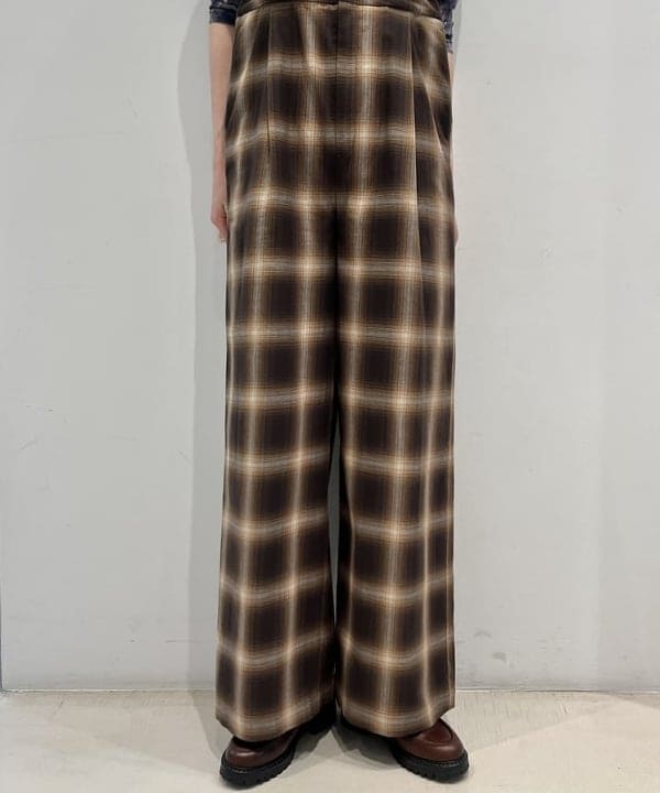 神坂 莉子さんの「BEAMS WOMEN｜ロング ファー バッグ」を使ったコーディネート