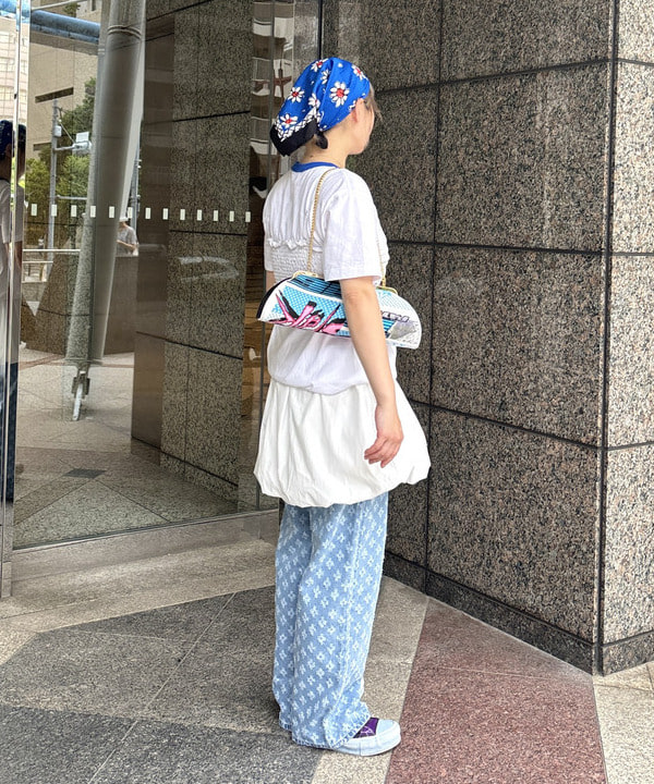 YABUさんの「BEAMS WOMEN｜ジャカード デニム パンツ」を使ったコーディネート