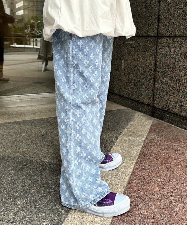 YABUさんの「BEAMS WOMEN｜ジャカード デニム パンツ」を使ったコーディネート