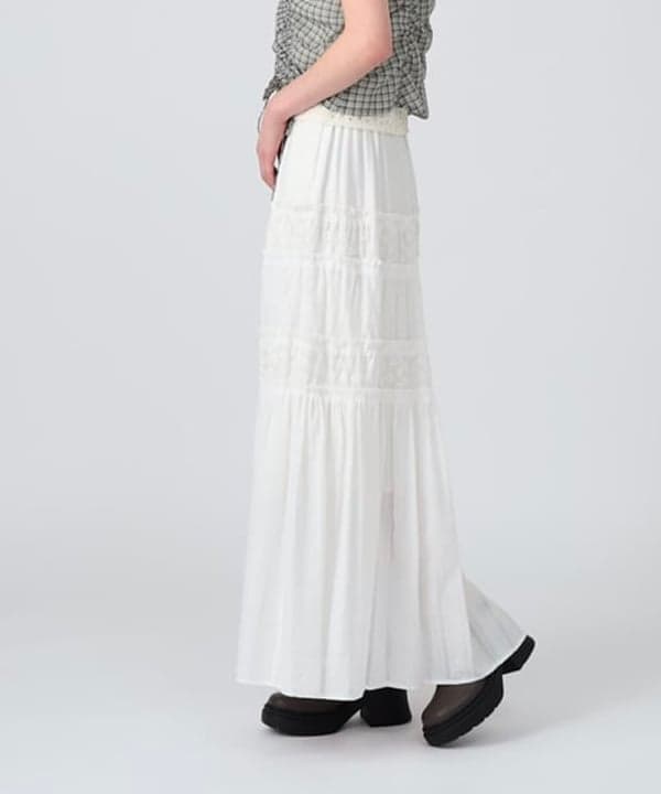 神坂 莉子さんの「BEAMS WOMEN｜チェック ギャザー ノースリーブ ブラウス」を使ったコーディネート