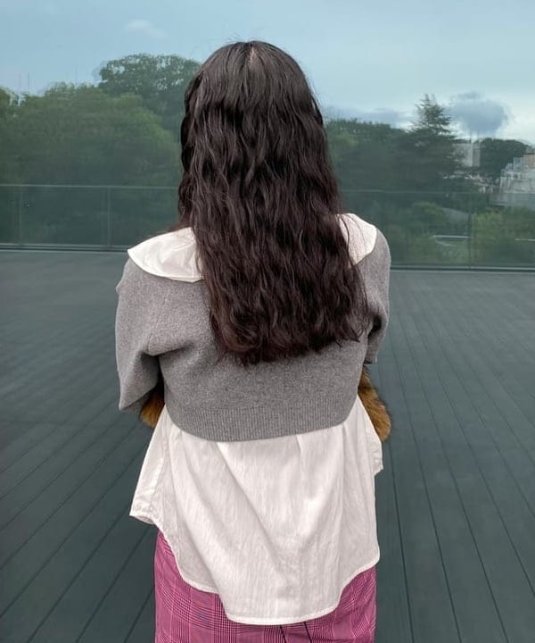 マツド ユメカさんの「BEAMS WOMEN｜クロップド クルーネック カーディガン」を使ったコーディネート