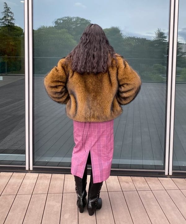 マツド ユメカさんの「BEAMS WOMEN｜クロップド クルーネック カーディガン」を使ったコーディネート