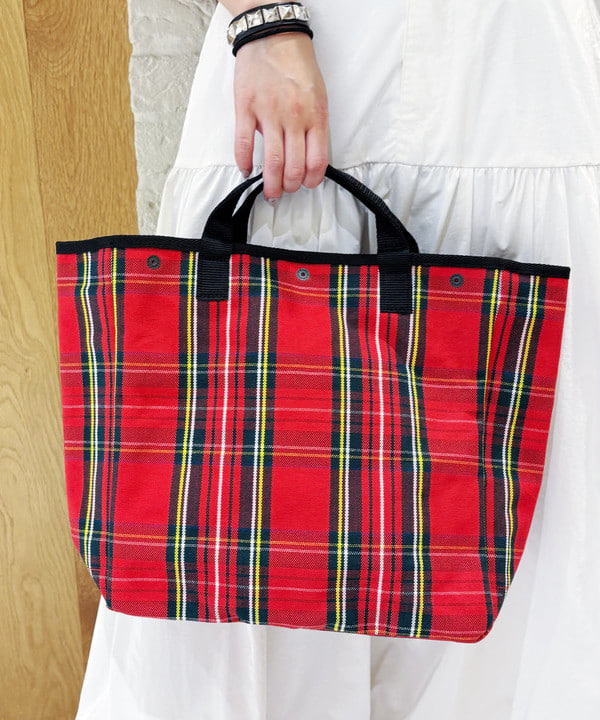 りかちょび/岸本梨佳さんの「BEAMS WOMEN｜グロッシー バルーン スカート」を使ったコーディネート