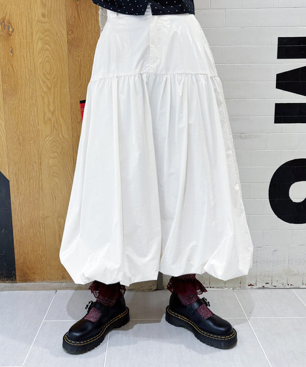 りかちょび/岸本梨佳さんの「BEAMS WOMEN｜グロッシー バルーン スカート」を使ったコーディネート