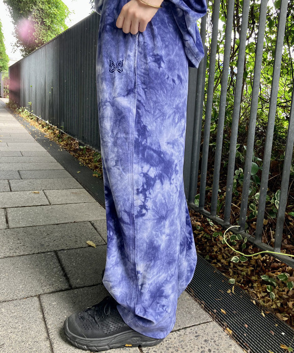 にしだてさんの「BEAMS WOMEN｜【別注】NEEDLES / ベロア Uネック Tシャツ」を使ったコーディネート