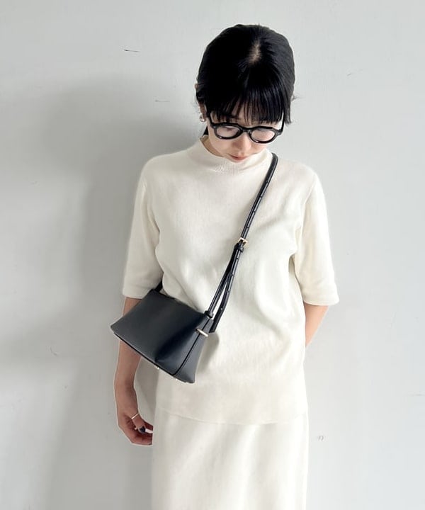 中丸　栞さんの「BEAMS WOMEN｜PUNTI. / PORTRAIT ショルダーバッグ」を使ったコーディネート