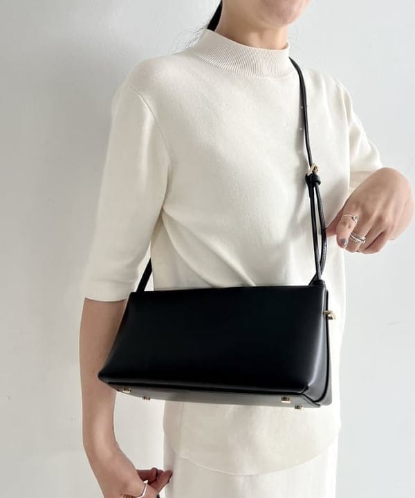 中丸　栞さんの「BEAMS WOMEN｜PUNTI. / PORTRAIT ショルダーバッグ」を使ったコーディネート