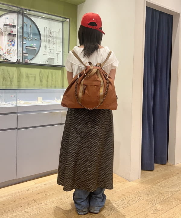 ヒナさんの「BEAMS WOMEN｜ラッフルカラー オフショルダー ブラウス」を使ったコーディネート