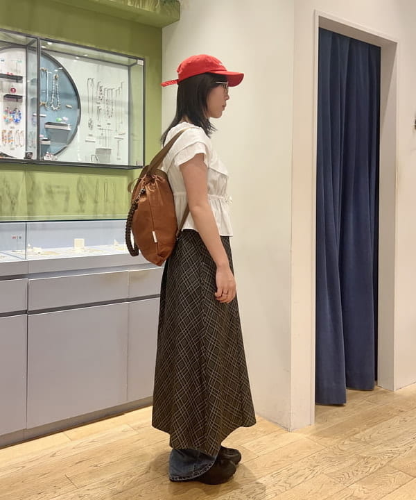 ヒナさんの「BEAMS WOMEN｜ラッフルカラー オフショルダー ブラウス」を使ったコーディネート