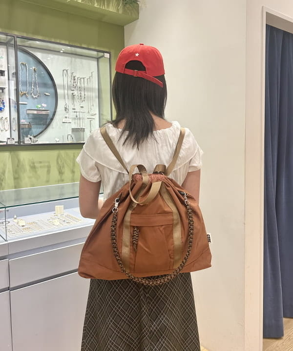 ヒナさんの「BEAMS WOMEN｜ラッフルカラー オフショルダー ブラウス」を使ったコーディネート