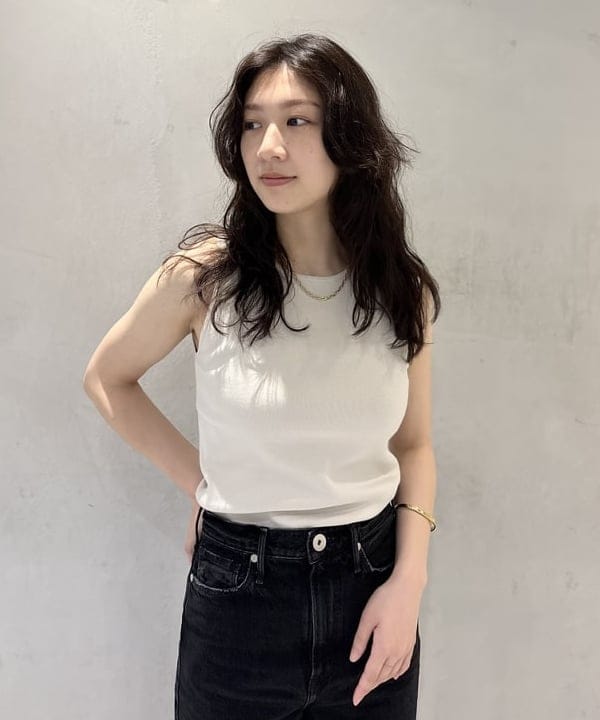 坂本 涼花さんの「BEAMS WOMEN｜コットン 16ゲージ ノースリーブ プルオーバー」を使ったコーディネート