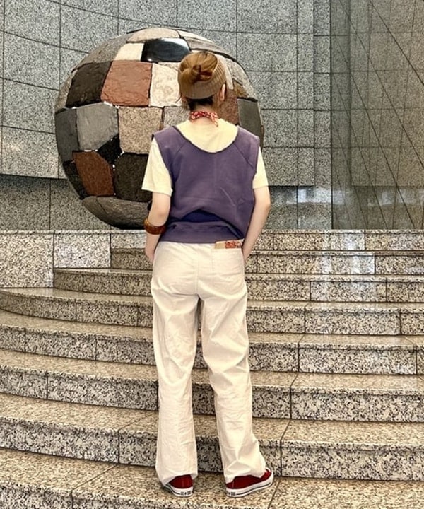 小原 もこさんの「BEAMS WOMEN｜ARROW NOVELTY / コンチョ ベルト 22FW」を使ったコーディネート