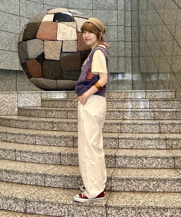 小原 もこさんの「BEAMS WOMEN｜ARROW NOVELTY / コンチョ ベルト 22FW」を使ったコーディネート