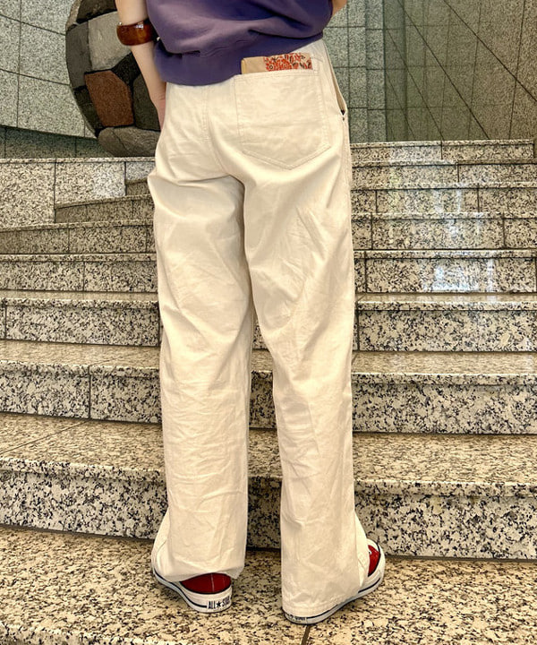 小原 もこさんの「BEAMS WOMEN｜ARROW NOVELTY / コンチョ ベルト 22FW」を使ったコーディネート