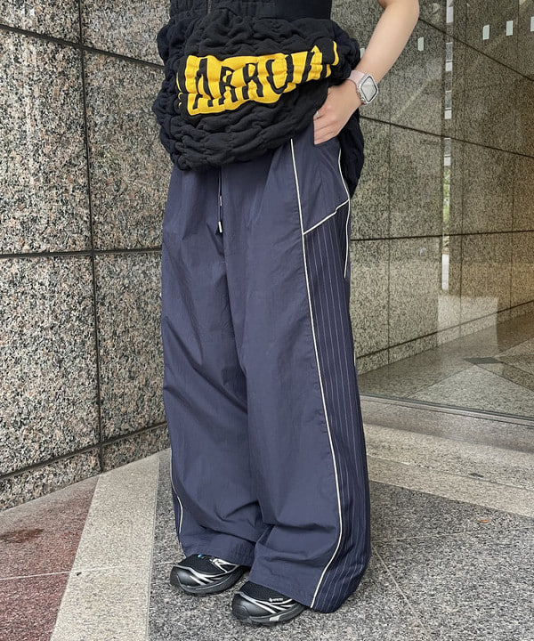 まゆちゃんさんの「BEAMS WOMEN｜ストライプ キリカエ トラックパンツ」を使ったコーディネート