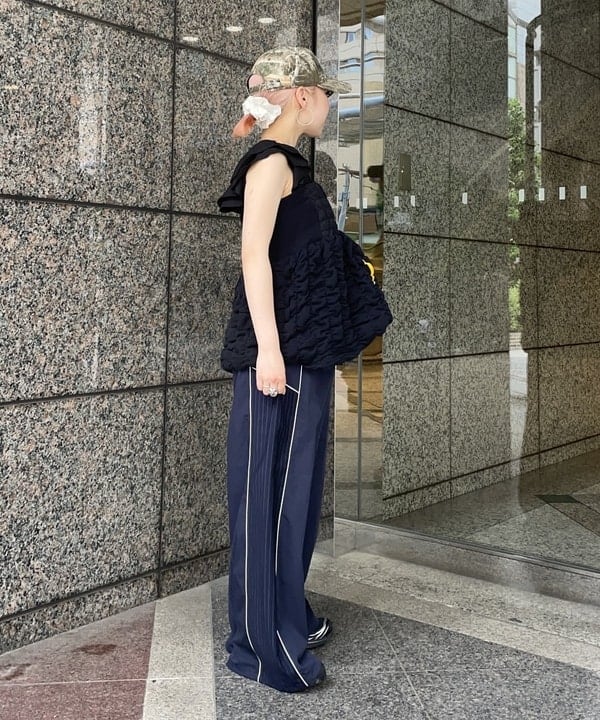 まゆちゃんさんの「BEAMS WOMEN｜ストライプ キリカエ トラックパンツ」を使ったコーディネート