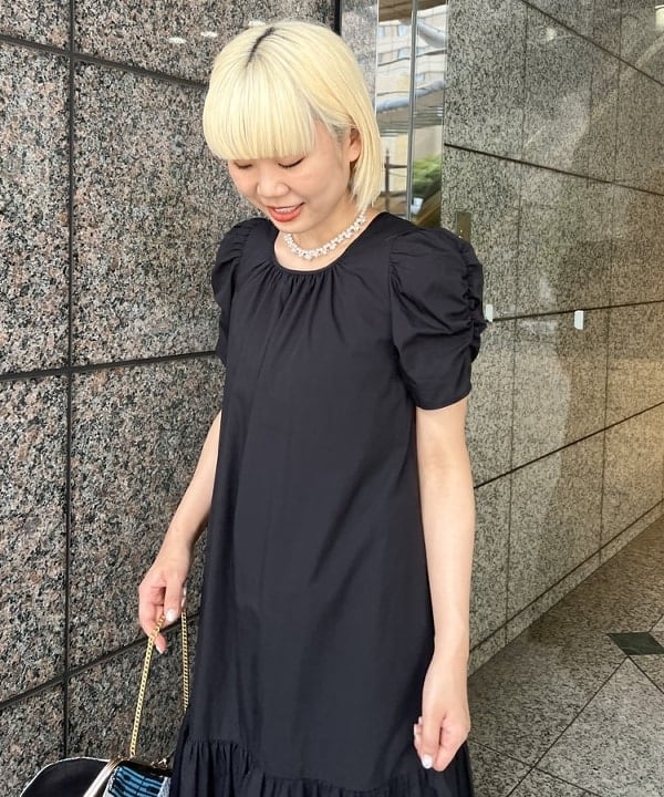 あさひさんの「BEAMS WOMEN｜■ギャザー パフスリーブ ワンピース」を使ったコーディネート