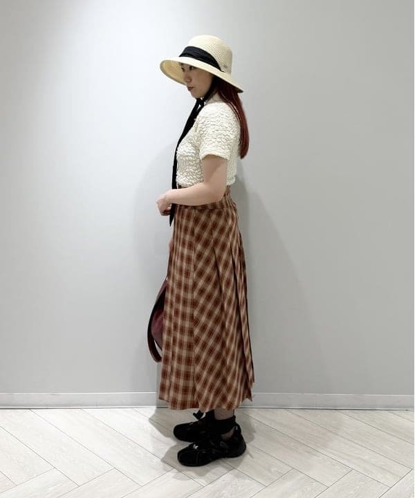 庭野 優紀さんの「BEAMS WOMEN｜フクレジャカード ポロ」を使ったコーディネート