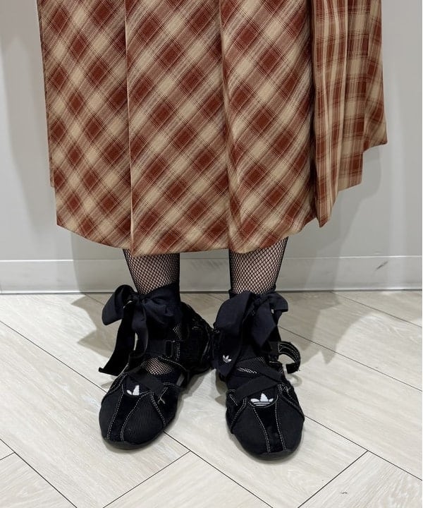 庭野 優紀さんの「BEAMS WOMEN｜フクレジャカード ポロ」を使ったコーディネート