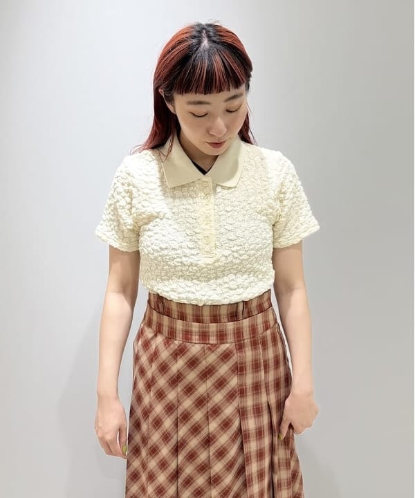 庭野 優紀さんの「BEAMS WOMEN｜フクレジャカード ポロ」を使ったコーディネート