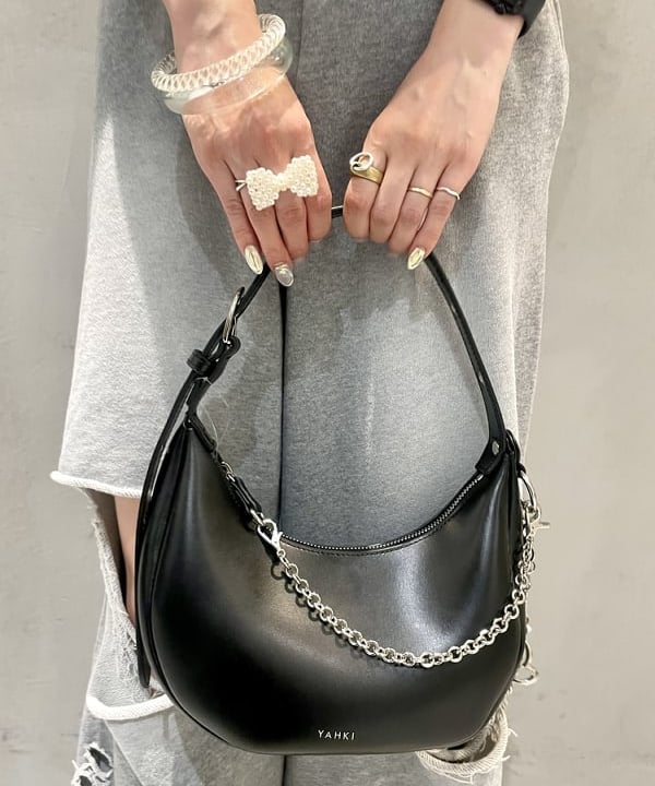 カタヤマ アヤさんの「BEAMS WOMEN｜ダメージ スウェット パンツ」を使ったコーディネート