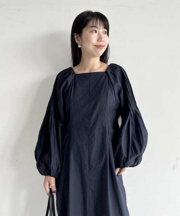 中丸　栞さんの「BEAMS WOMEN｜ne Quittez pas / ポプリン タック ロングスリーブ ワンピース」を使ったコーディネート